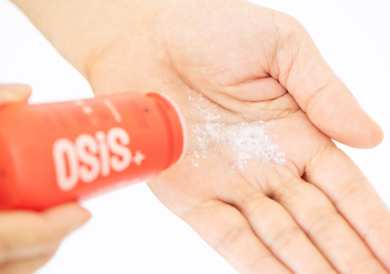 「皮脂で髪がペタンコ」の大人女性がやりがちなNG行為は？ヘアメイク職人【化け子】直伝！（画像9）