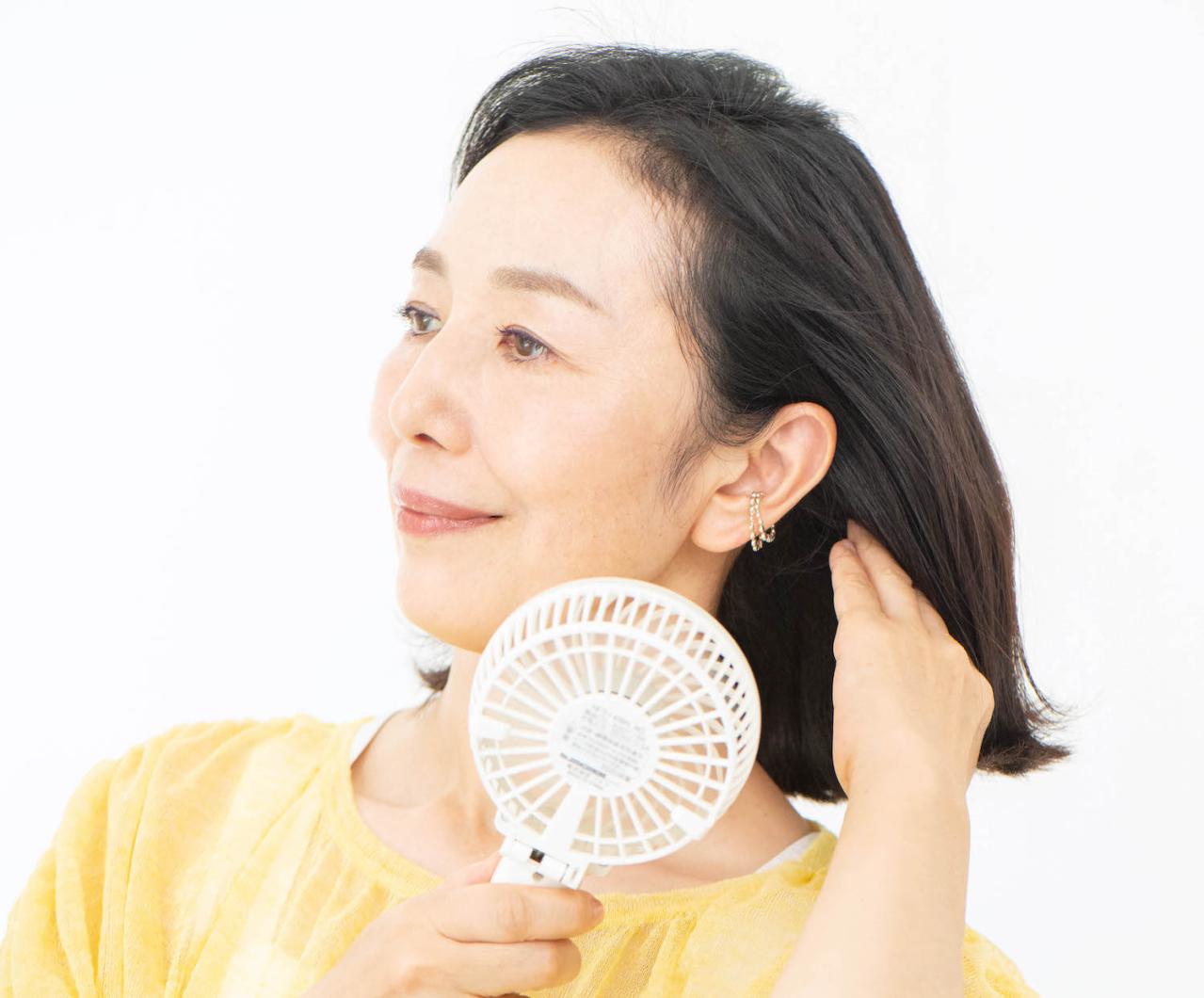 「皮脂で髪がペタンコ」の大人女性がやりがちなNG行為は？ヘアメイク職人【化け子】直伝！（画像7）