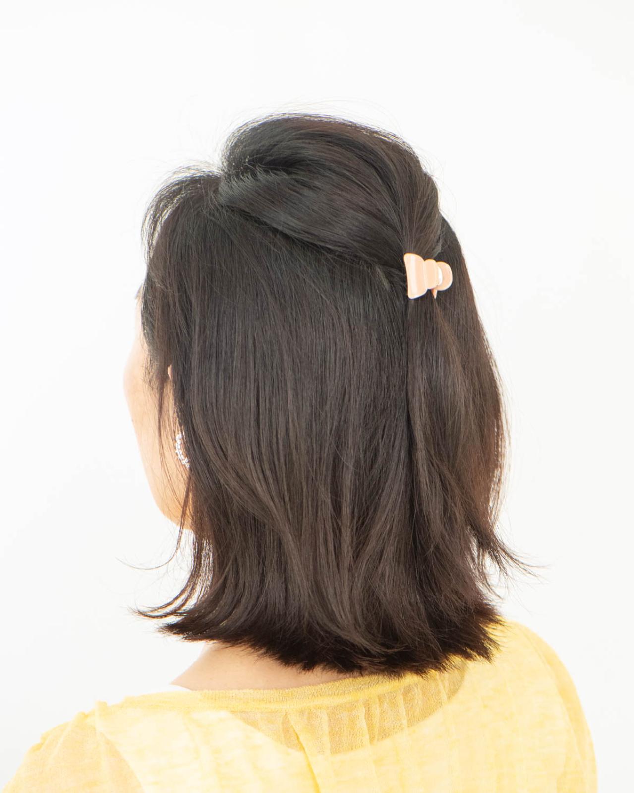 「皮脂で髪がペタンコ」の大人女性がやりがちなNG行為は？ヘアメイク職人【化け子】直伝！（画像11）