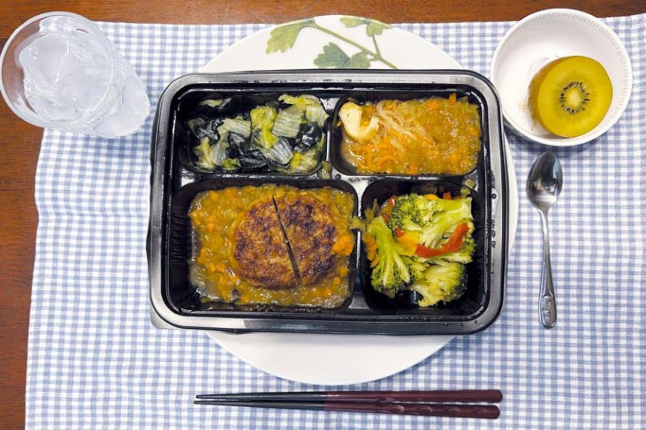 60代女性が選ぶ冷凍ミールのブランドは？「肉厚とんかつもヘルシーに味わえる！」【宅配おかずセットタイプ】を実食レポ（画像16）