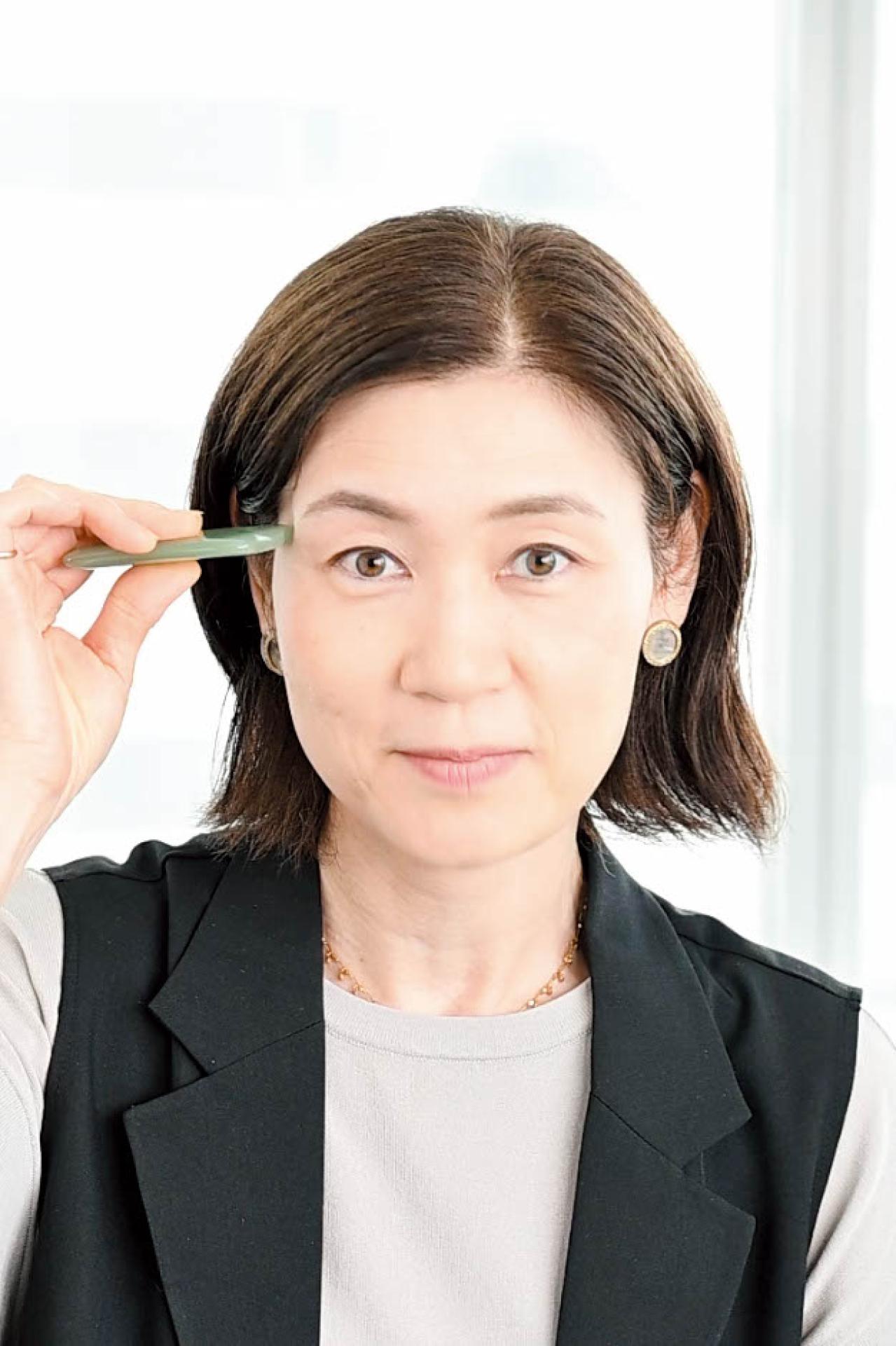 【50・60代読者モデル】の「目の不調」本音トーク！拡大鏡がないとメイクできない…（画像4）