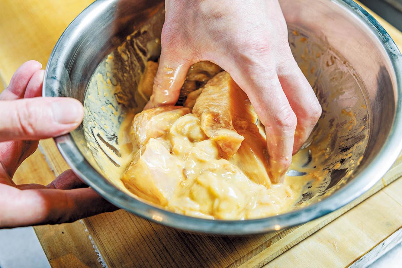 【笠原将弘さん直伝】鶏むね肉が驚くほどジューシー！鮮度の見極め方から 絶品「から揚げ」レシピまで（画像9）