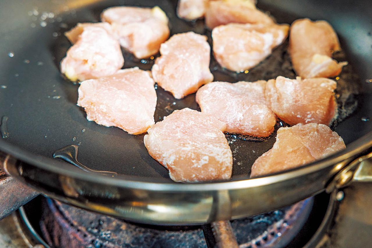 【笠原将弘さん】教えて！ 鶏むね肉で旨みたっぷりな煮物を作るコツは？「治部煮」「鶏じゃが」（画像6）