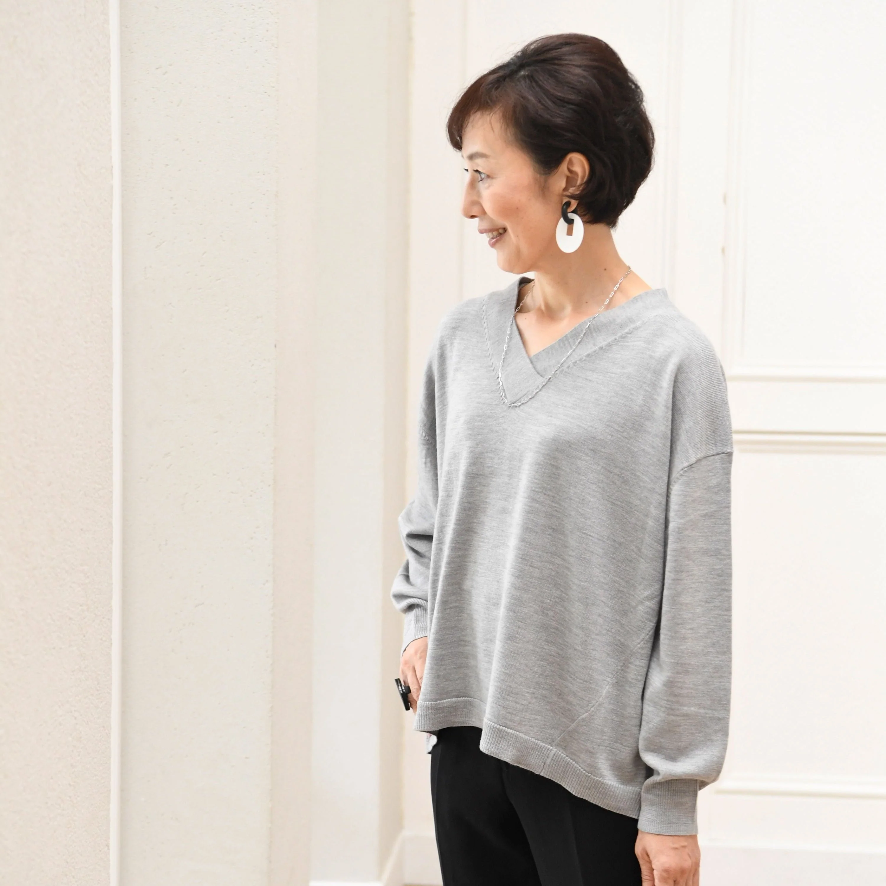 DRESS HERSELFワイドVネックのシルクウールセーター