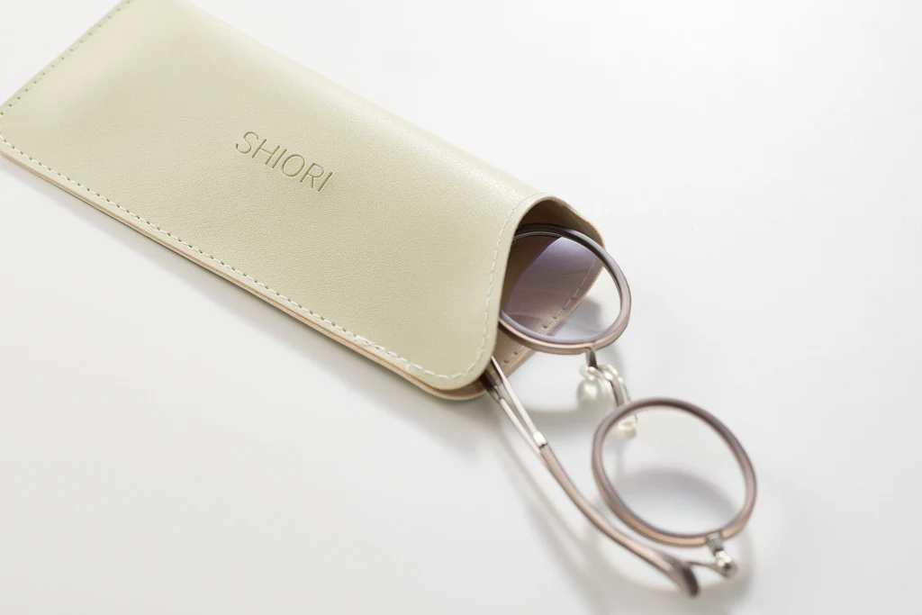 栞のように薄い！リーディンググラス　栞（しおり） ラウンド