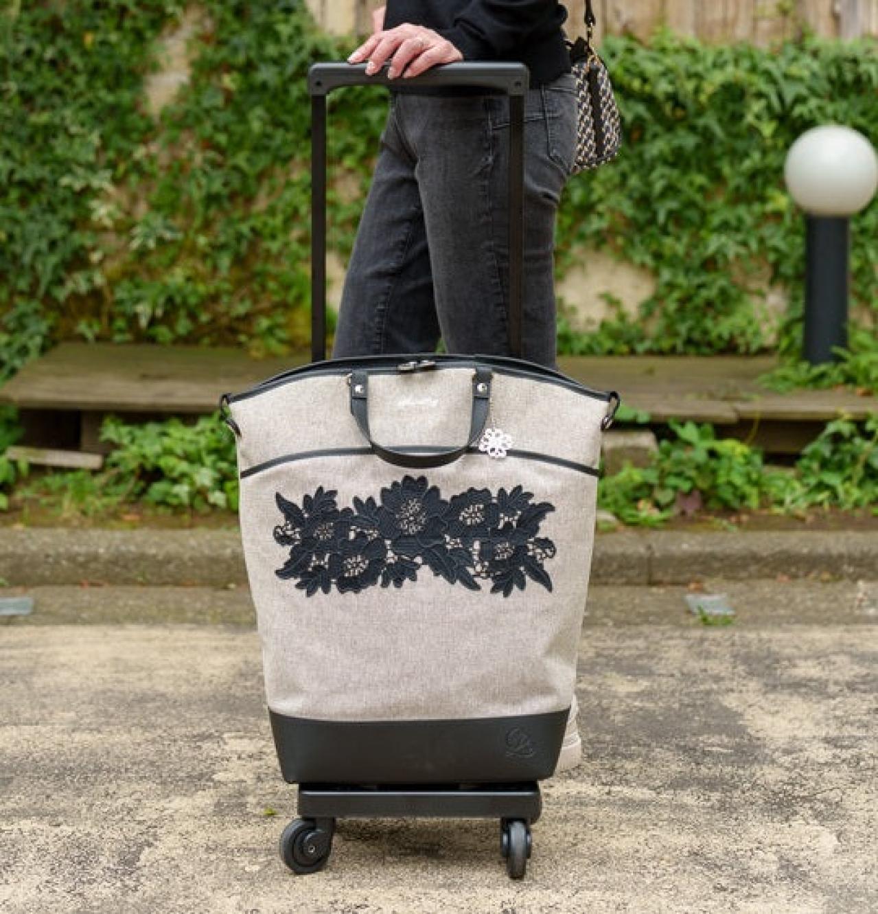 体を支える！」スワニーキャリーバッグ 近沢レース店コラボ