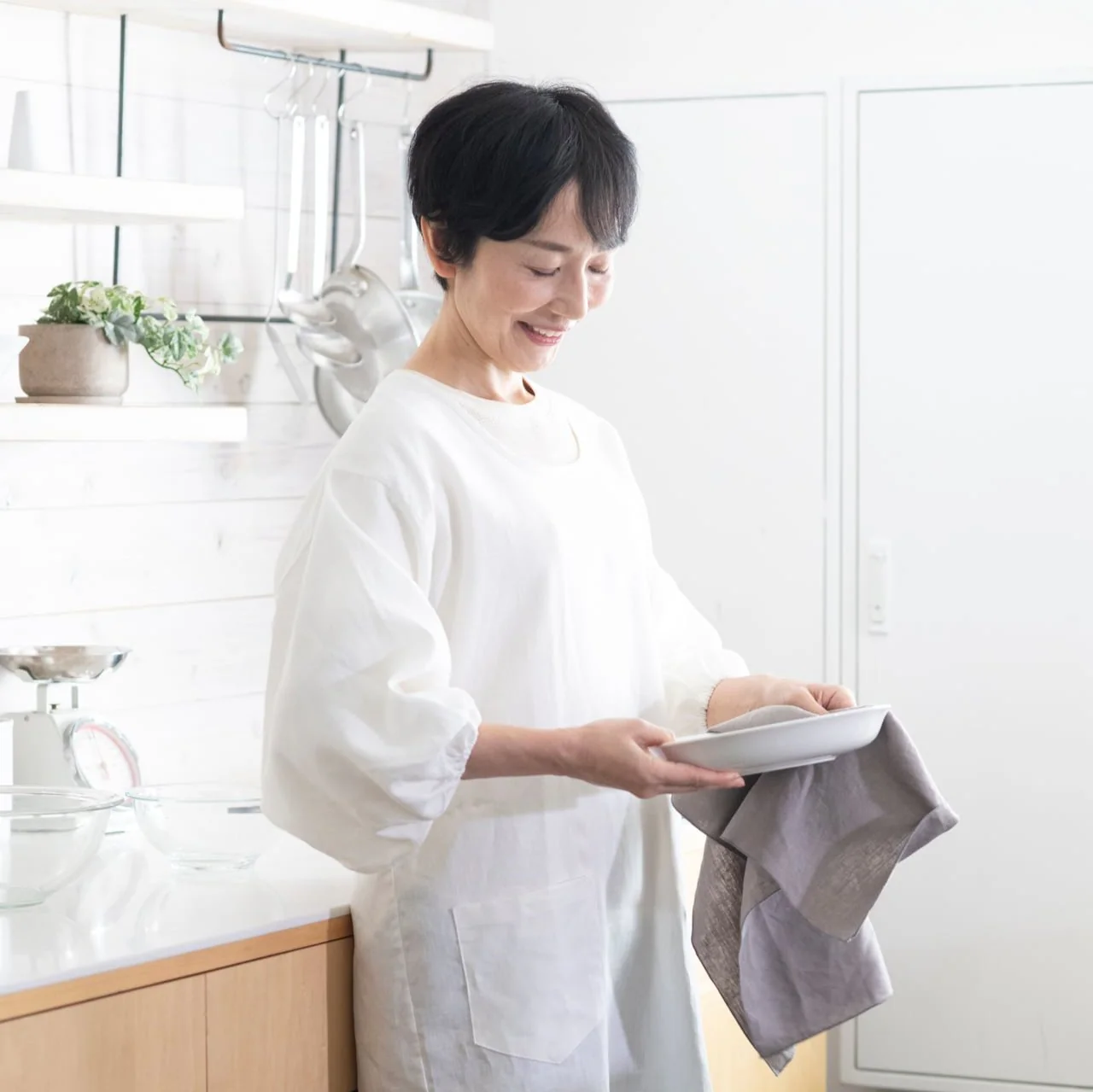 リネン100％の風合いの日本製の着物割烹着