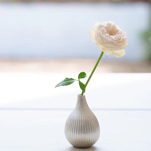 能作のイチジク型 一輪挿し（すず100 %）