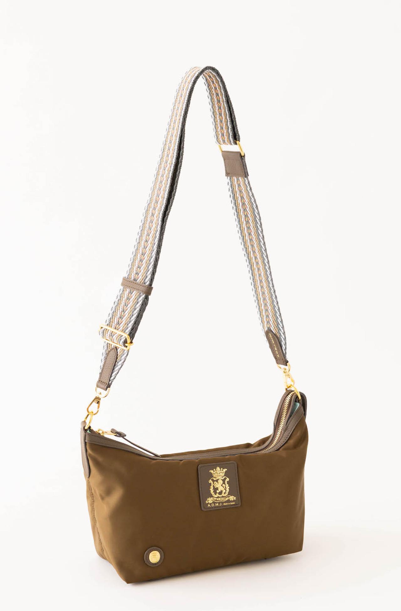 「50代からの旅行バッグはこれ！」スタイリストがすすめる【斜めがけ＆キャリーバッグ】の選び方（画像4）