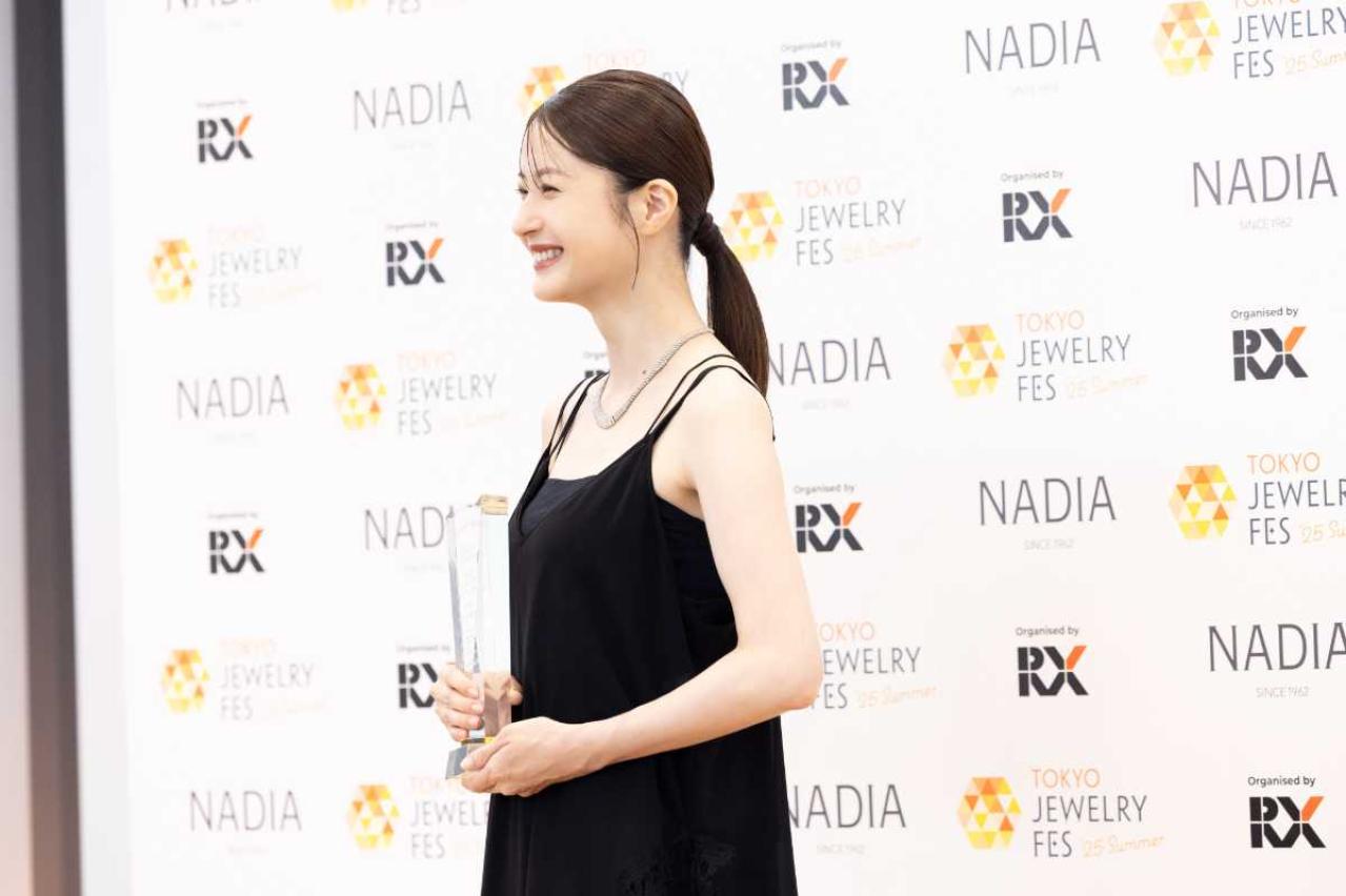 【俳優・松本若菜さん】「ラーメン大好き！食べ過ぎた時は…」無理なく続けられる美容習慣を聞き込み！（画像4）