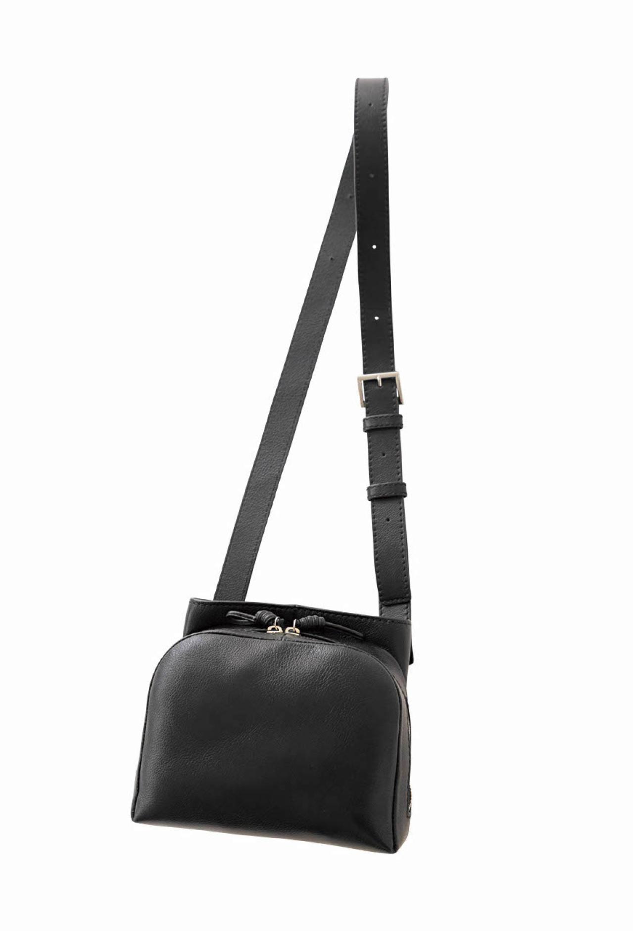 【斜めがけバッグ30選】50代の旅に必須の【斜めがけ＆リュック、キャリー、トート、ボストン】スタイリストが太鼓判を押す機能性とおしゃれ（画像4）