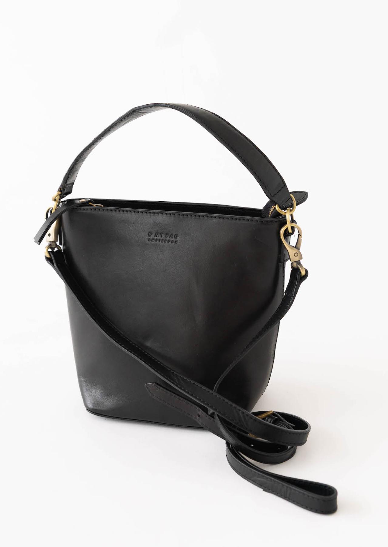 【斜めがけバッグ30選】50代の旅に必須の【斜めがけ＆リュック、キャリー、トート、ボストン】スタイリストが太鼓判を押す機能性とおしゃれ（画像6）