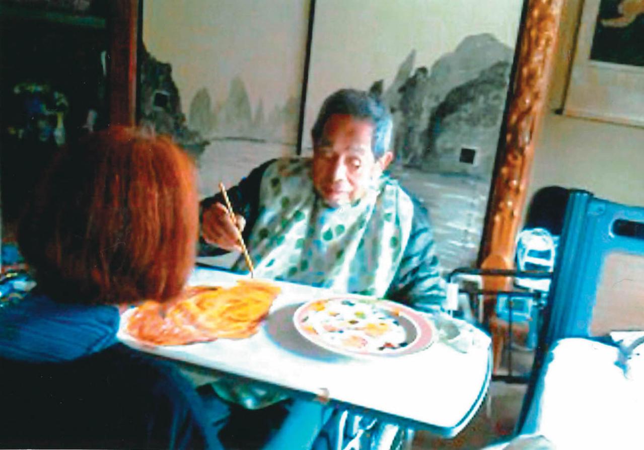 認知症の夫がシーツに…「自分が何者か」を忘れた夫を3年間介護。最期は絵筆を走らせて私の肖像画を…（画像4）