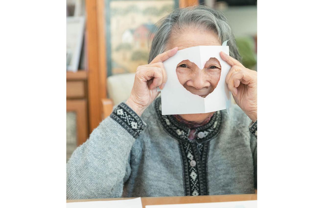 94歳の認知症の母が夢中になるスクラッチアートとは？ 介護する側のストレス発散にも