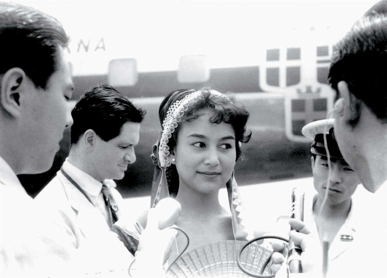 海外旅行の魅力を変えたレジェンド【兼高かおる】旅先でのワンピースファッションも！（画像5）