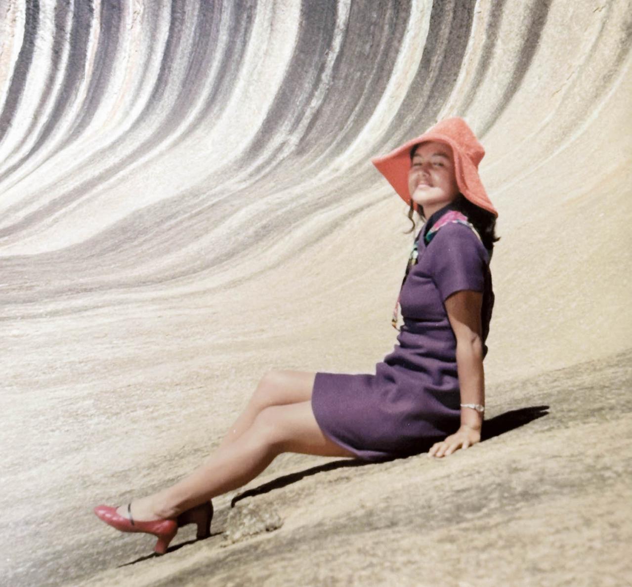 海外旅行の魅力を変えたレジェンド【兼高かおる】旅先でのワンピースファッションも！（画像8）