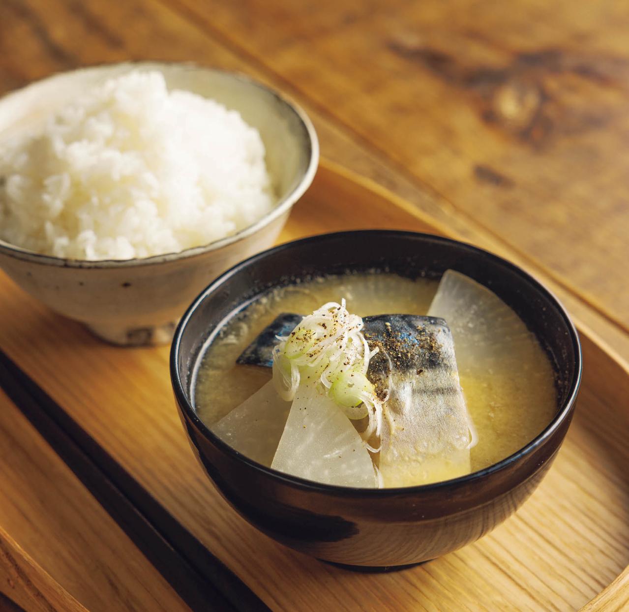 だし不要で即デキ！【笠原将弘さん】の「汁レシピ」2選「塩さばの船場汁風」「ベーコン、もやし、バターのみそ汁」（画像3）