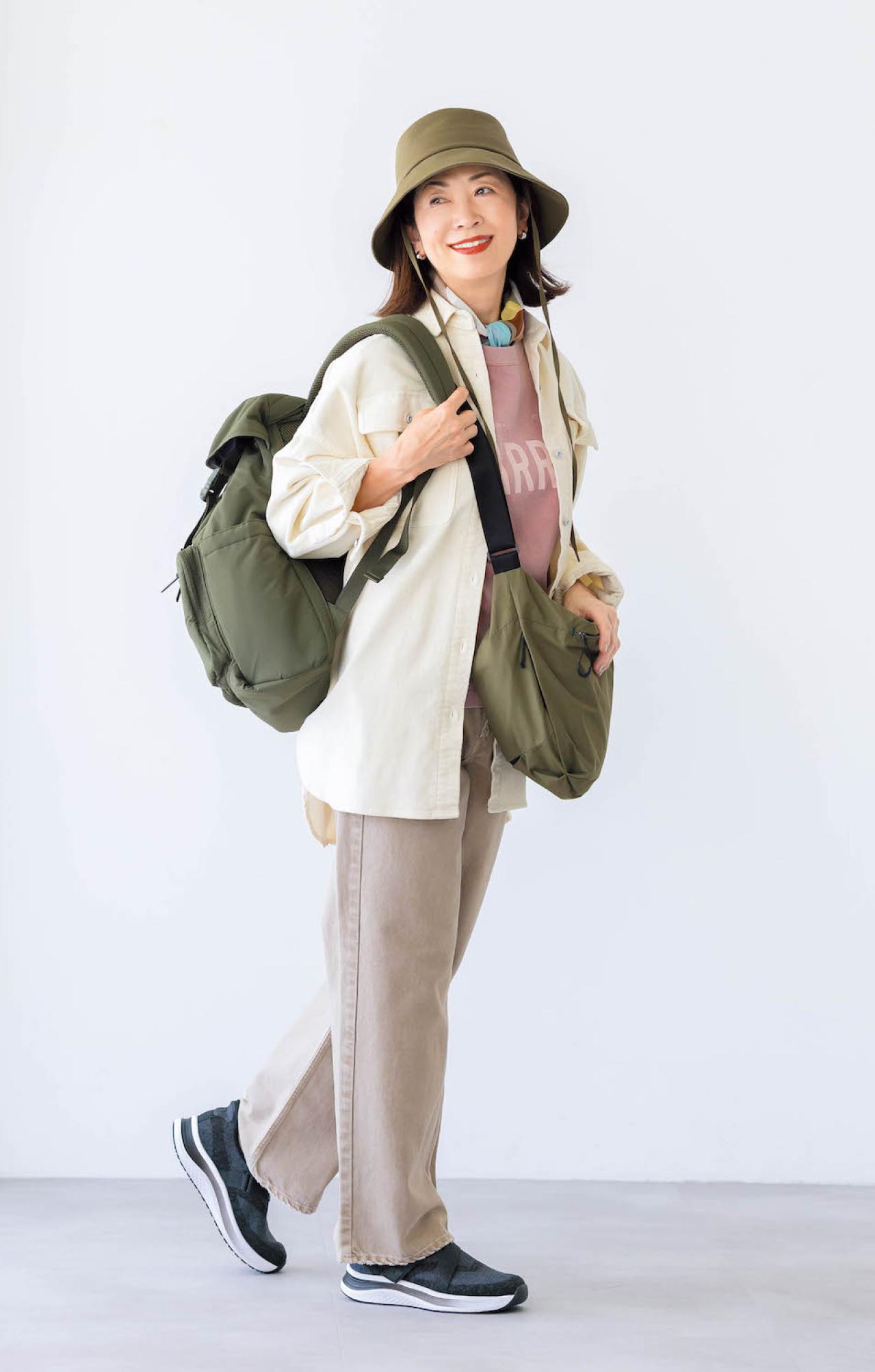 【斜めがけバッグ30選】50代の旅に必須の【斜めがけ＆リュック、キャリー、トート、ボストン】スタイリストが太鼓判を押す機能性とおしゃれ（画像18）