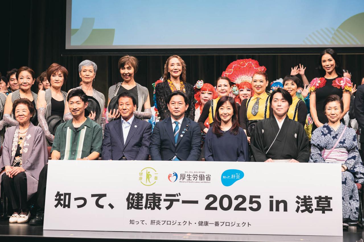 【伍代夏子さん】がウォーキングポーズを披露！無理なく歩く「足活」のコツとは？（画像4）