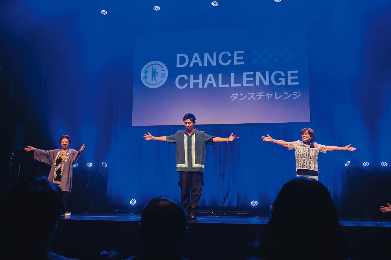 【伍代夏子さん】がウォーキングポーズを披露！無理なく歩く「足活」のコツとは？（画像6）