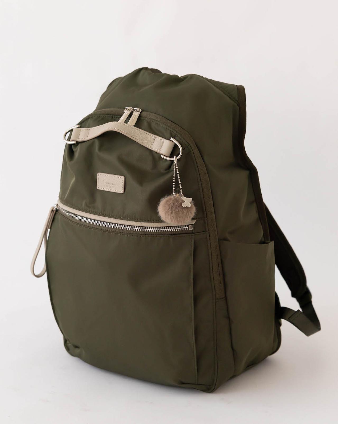 【斜めがけバッグ30選】50代の旅に必須の【斜めがけ＆リュック、キャリー、トート、ボストン】スタイリストが太鼓判を押す機能性とおしゃれ（画像24）