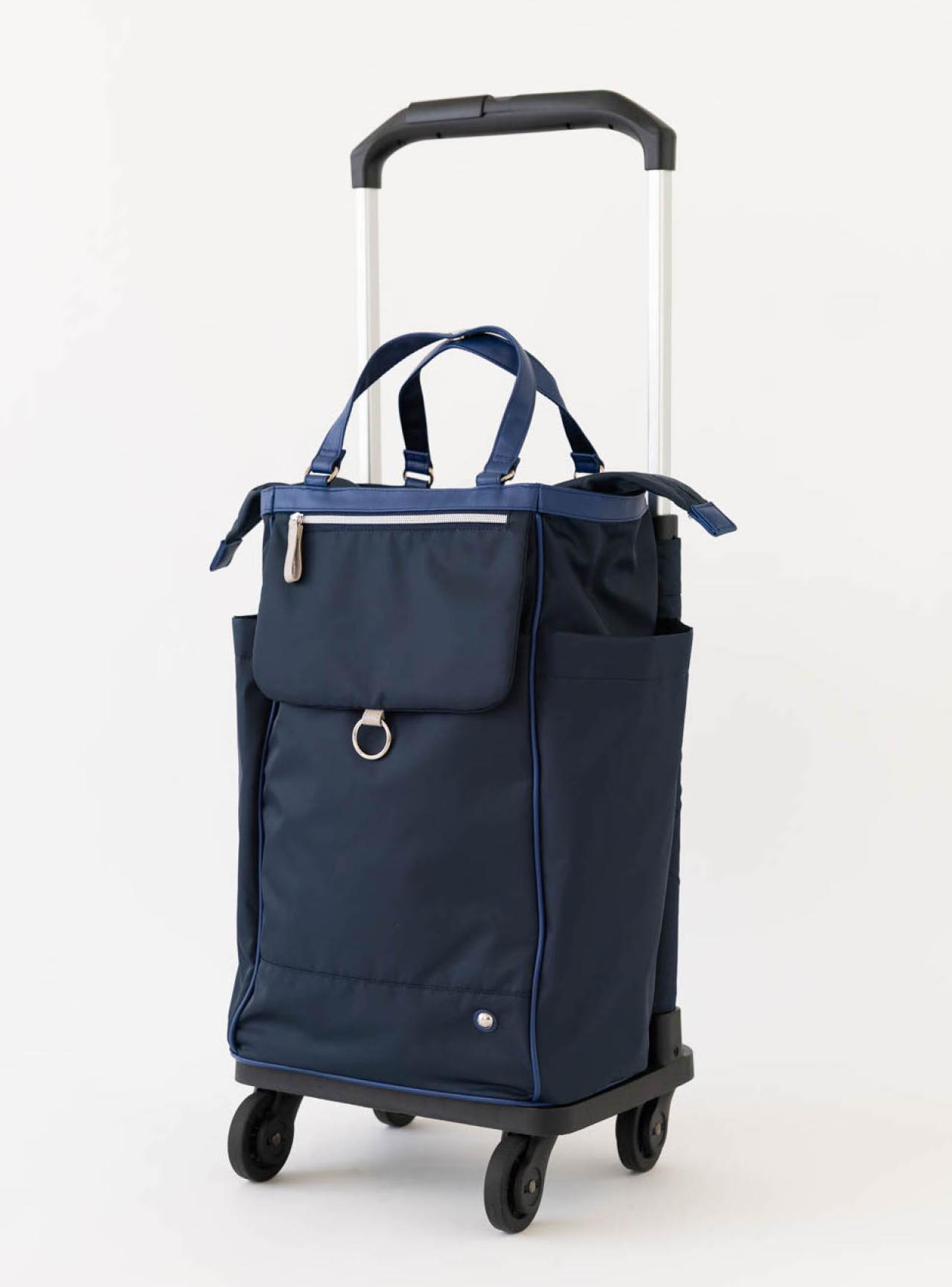 【斜めがけバッグ30選】50代の旅に必須の【斜めがけ＆リュック、キャリー、トート、ボストン】スタイリストが太鼓判を押す機能性とおしゃれ（画像17）