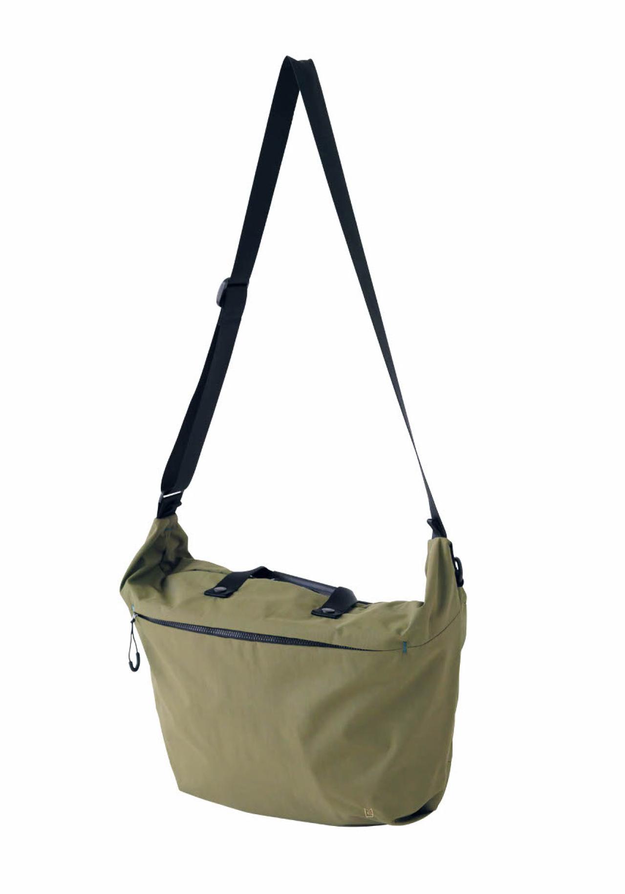 【斜めがけバッグ30選】50代の旅に必須の【斜めがけ＆リュック、キャリー、トート、ボストン】スタイリストが太鼓判を押す機能性とおしゃれ（画像19）