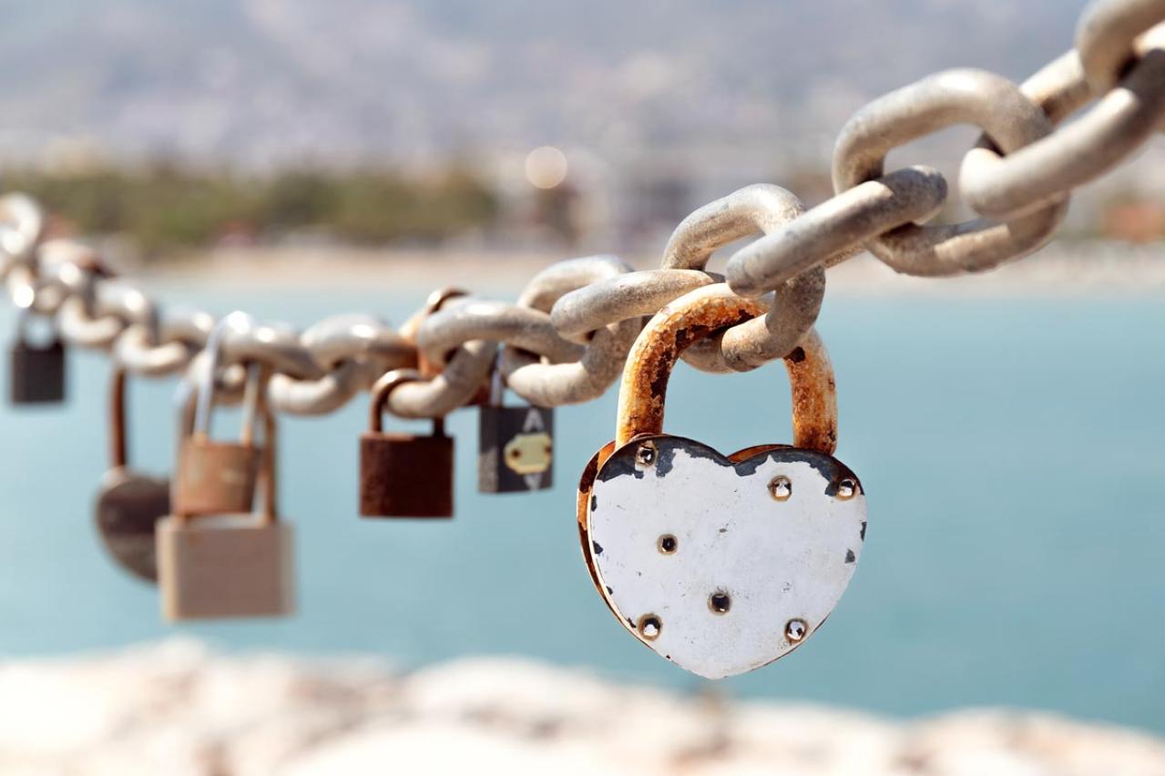 夫婦のすれ違い、嵐の前夜——80歳の元ミス日本代表・谷 玉惠さんが描く、愛のゆらぎ【私小説・透明な軛#3】