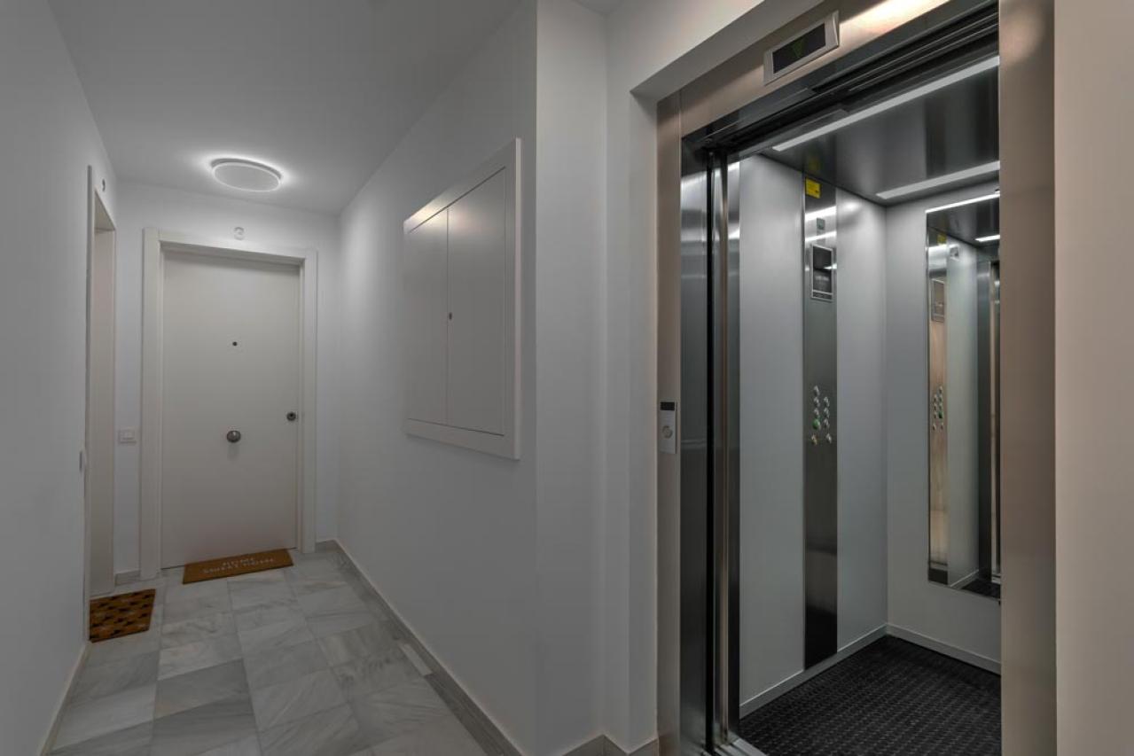 夫婦のすれ違い、嵐の前夜——80歳の元ミス日本代表・谷 玉惠さんが描く、愛のゆらぎ【私小説・透明な軛#3】（画像2）