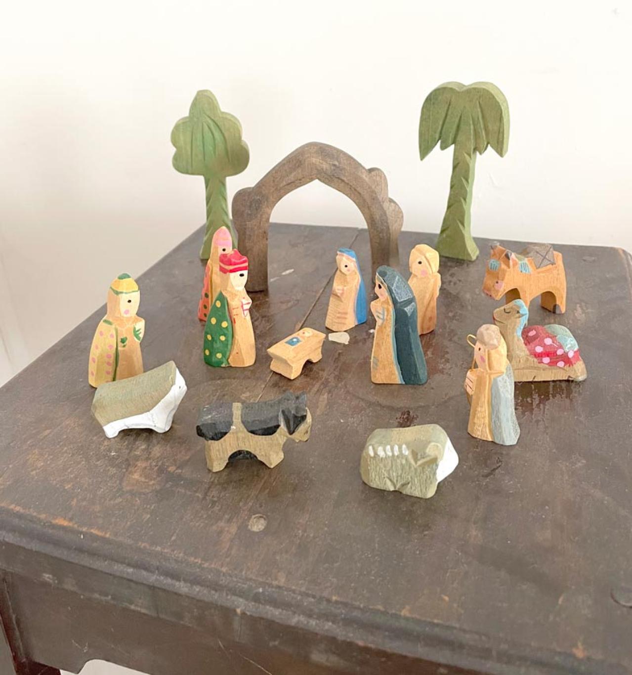 70歳・ひとり暮らしのクリスマス支度【本田葉子さんのおしゃれ】赤白緑の布は腰巻きに！（画像4）