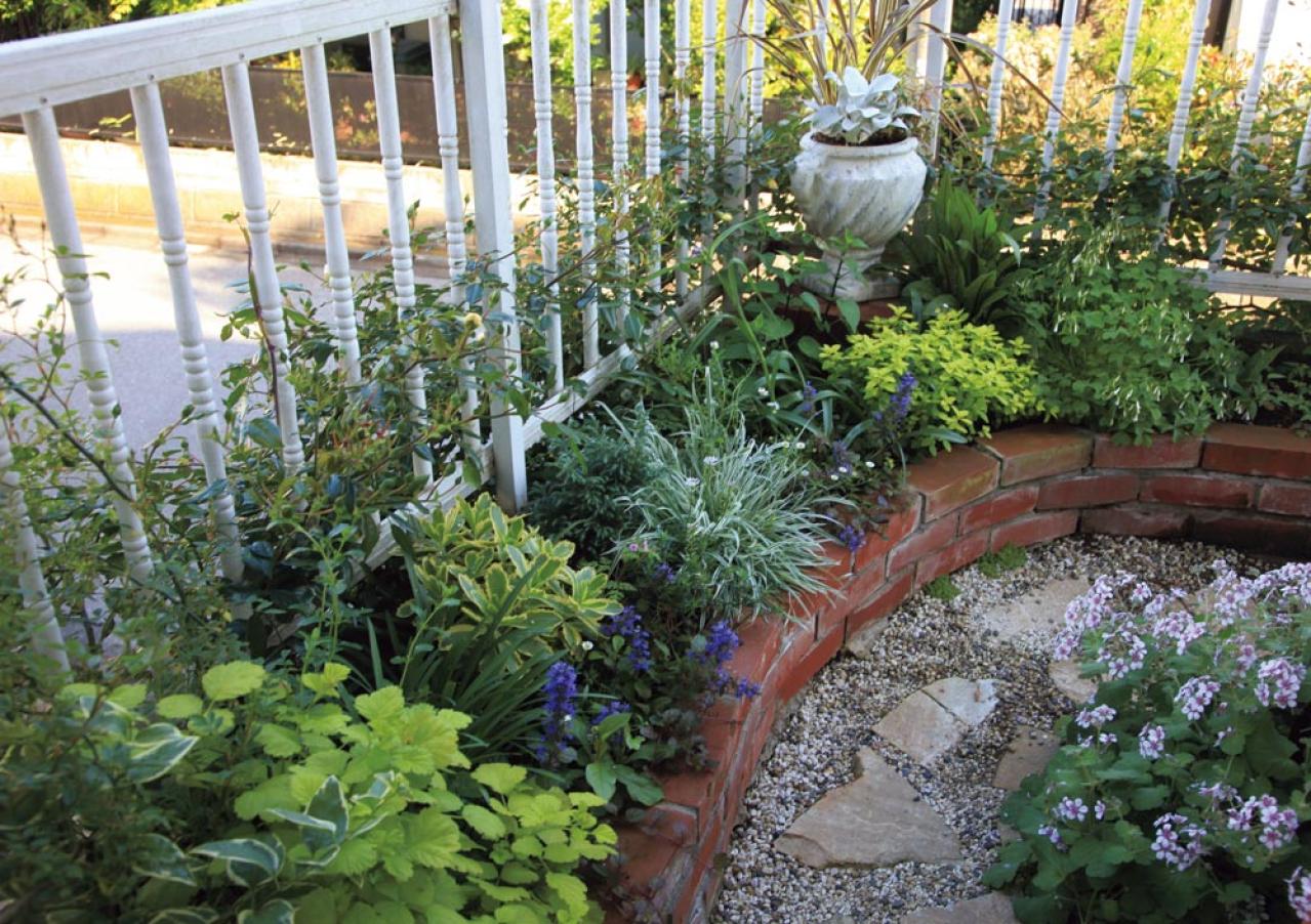 玄関周りの狭い空間を美しく！初心者向け「すきまガーデニング」実用アイデア5選（画像4）