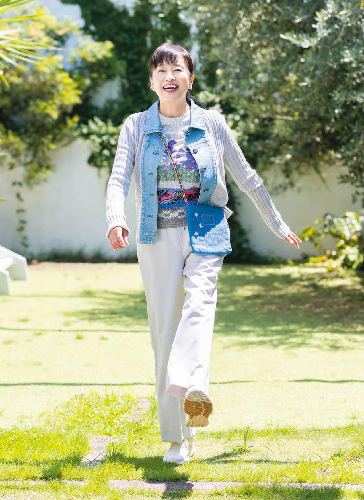 【かたせ梨乃さん】68歳とは思えぬ美ボディを保つ毎朝1時間の習慣とは？ 正しい歩き方も伝授（画像2）