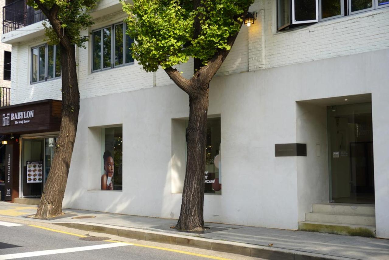 【2025最新 韓国旅行】ソウルで見つけた大人の隠れ道！老舗が並ぶ三清洞と行列必至のすいとん店へ（画像16）