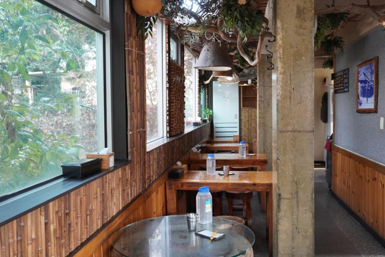 【2025最新 韓国旅行】ソウルで見つけた大人の隠れ道！老舗が並ぶ三清洞と行列必至のすいとん店へ（画像7）