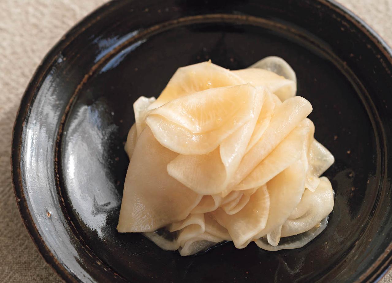 即デキ！【100文字レシピ】野菜のシンプル副菜3選「小松菜のごま煮」「かぶのにんにくレモンあえ」「にんじんおかか煮」（画像4）