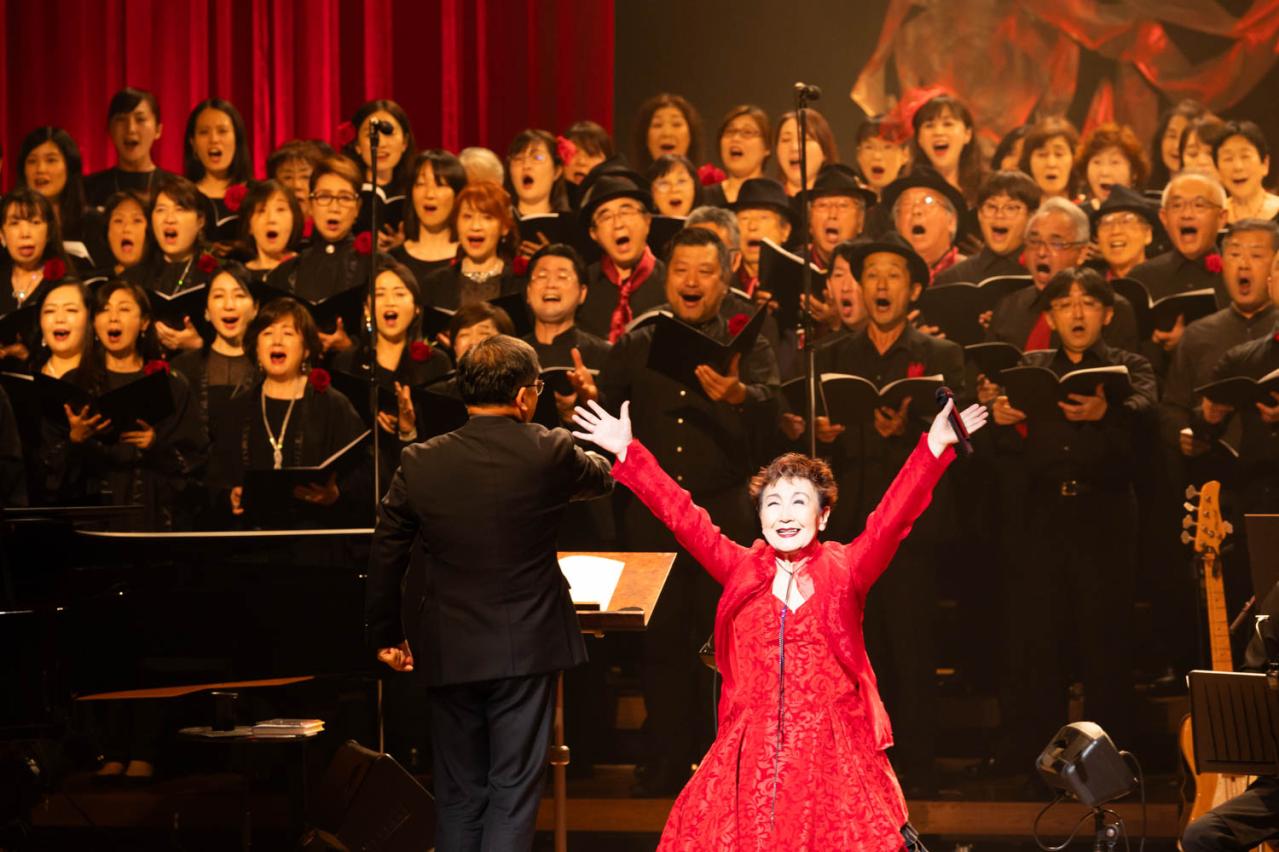 25年前の貴重な表紙を公開！【加藤登紀子さん・81歳】激動の時代を経て語る「ゆだねる」ことの心地よさとは？（画像10）