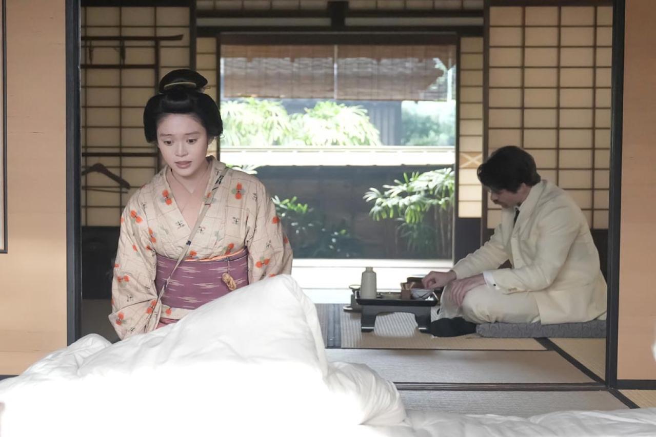 【ばけばけ】「抱きたいでしょ！」と詰め寄るフミ（池脇千鶴）。涙の告白から、ドタバタ喜劇への転換が絶妙！［写真多数］（画像4）