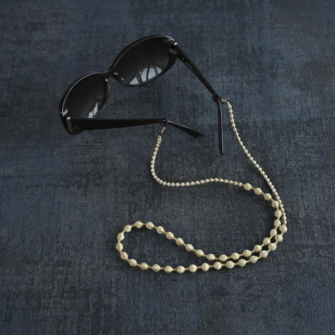 着けていることを忘れるくらい軽いグラスコード（画像2）