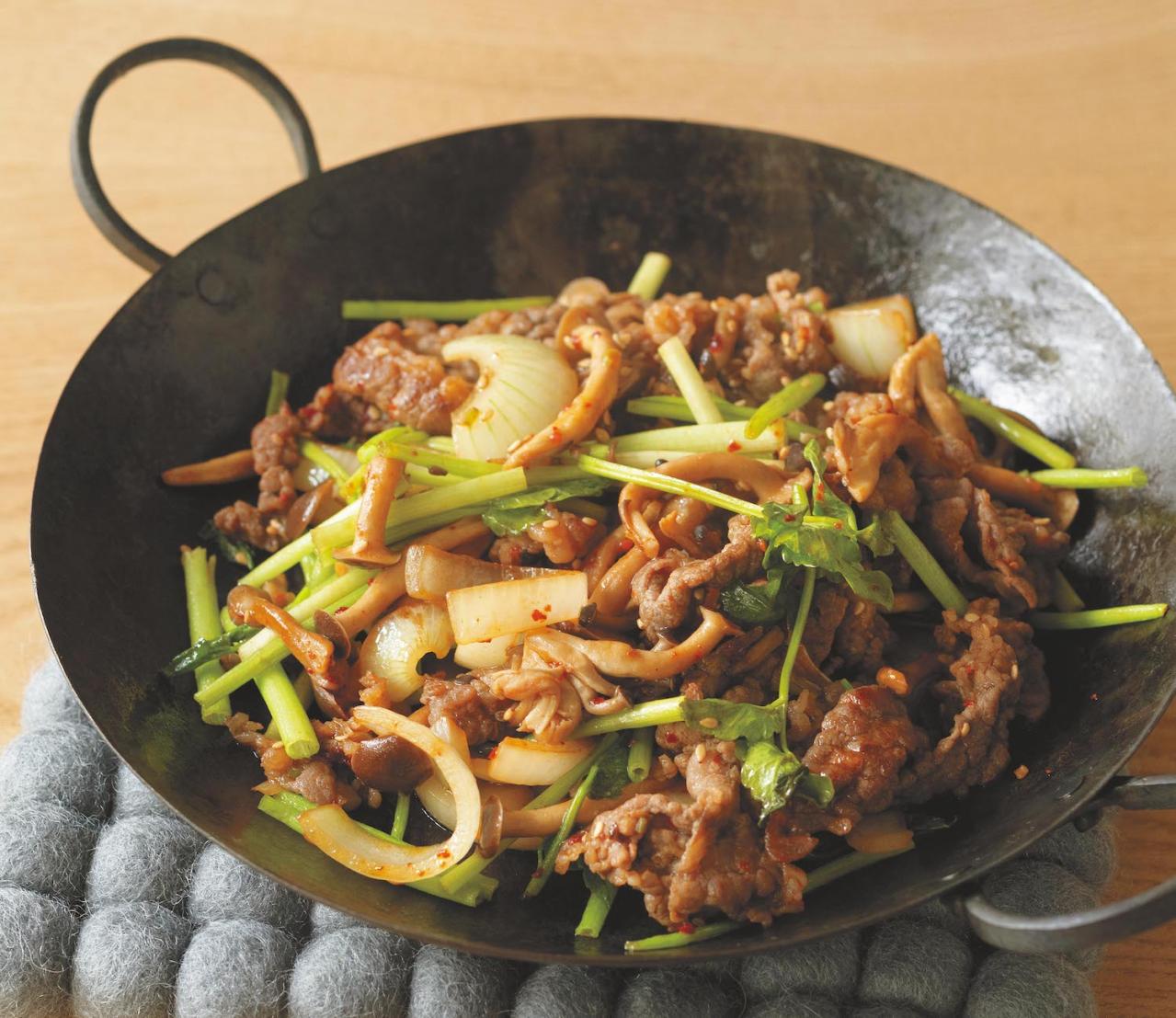 1人分のごちそうがフライパンひとつで完成！【牛切り落とし肉】の簡単レシピ「プルコギ」「ハッシュドビーフ」（画像3）