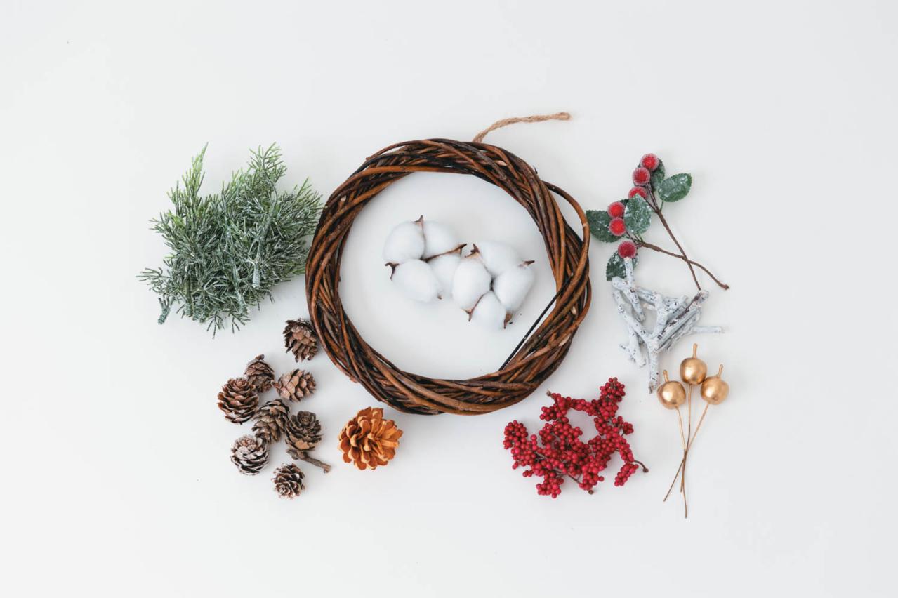 初心者でも簡単＆おしゃれにできる【クリスマスリース】市販のリース土台で手軽に（画像3）