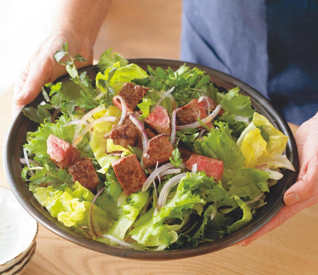 友人や家族が来たときに！ 気取りすぎない【ごちそうレシピ】3選「牛ステーキサラダ」「ミラノ風カツレツ」「魚介のイタリアンフリット」（画像3）