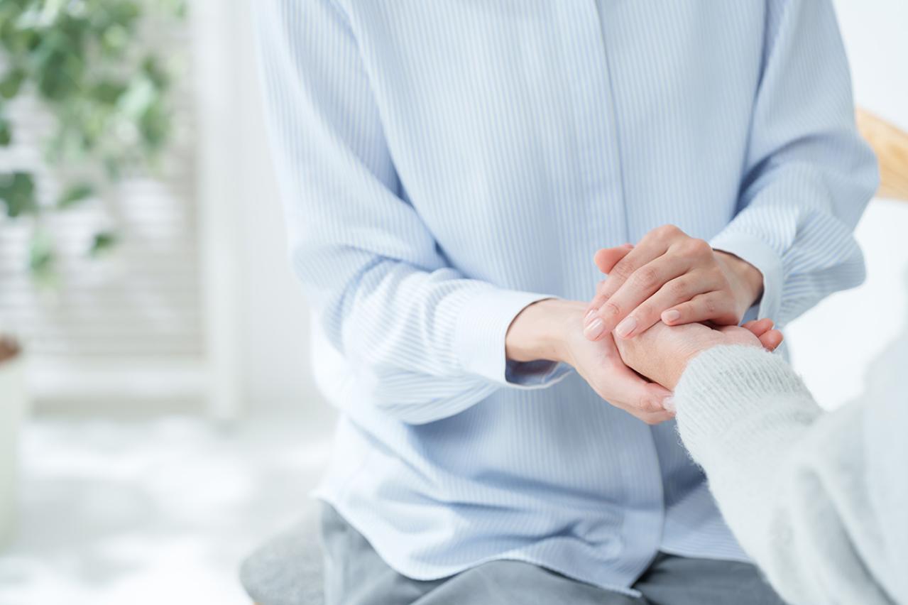 親の介護施設への入居が決まったら、家族がすることは？持ち込む荷物はどうする？