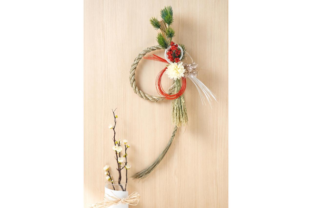 市販の材料で簡単！【しめ縄リース】マンションの玄関や洋間にも合うモダンなアレンジ
