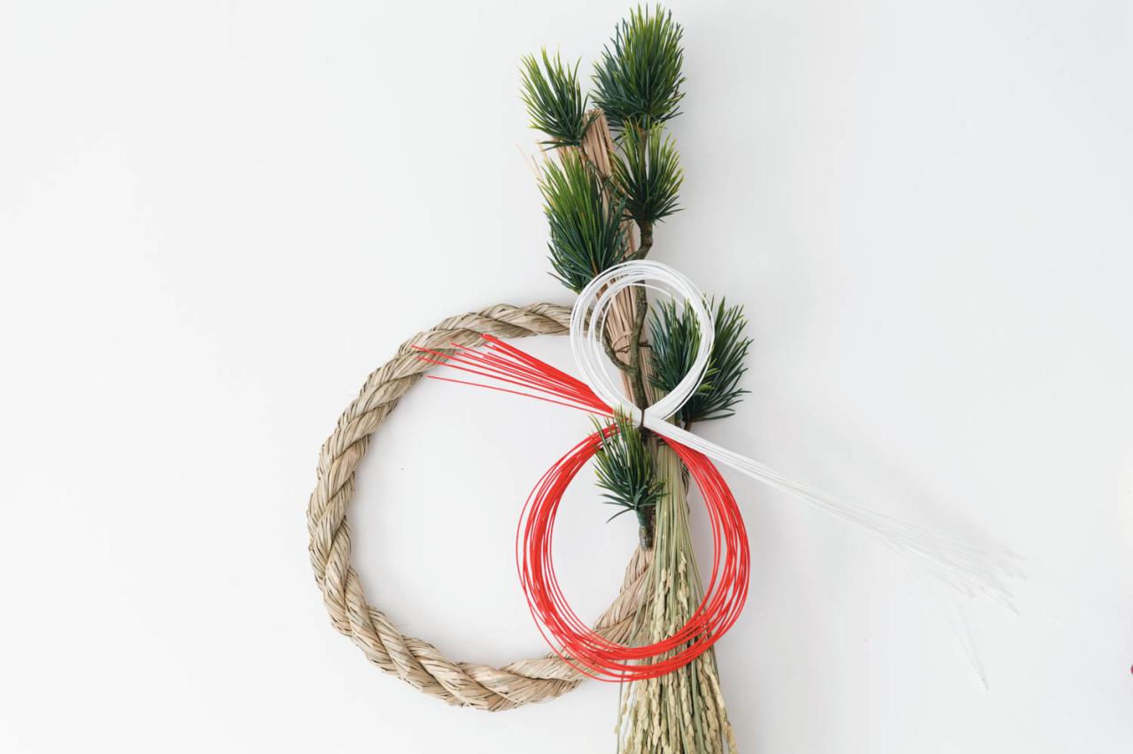 市販の材料で簡単！【しめ縄リース】マンションの玄関や洋間にも合うモダンなアレンジ（画像8）