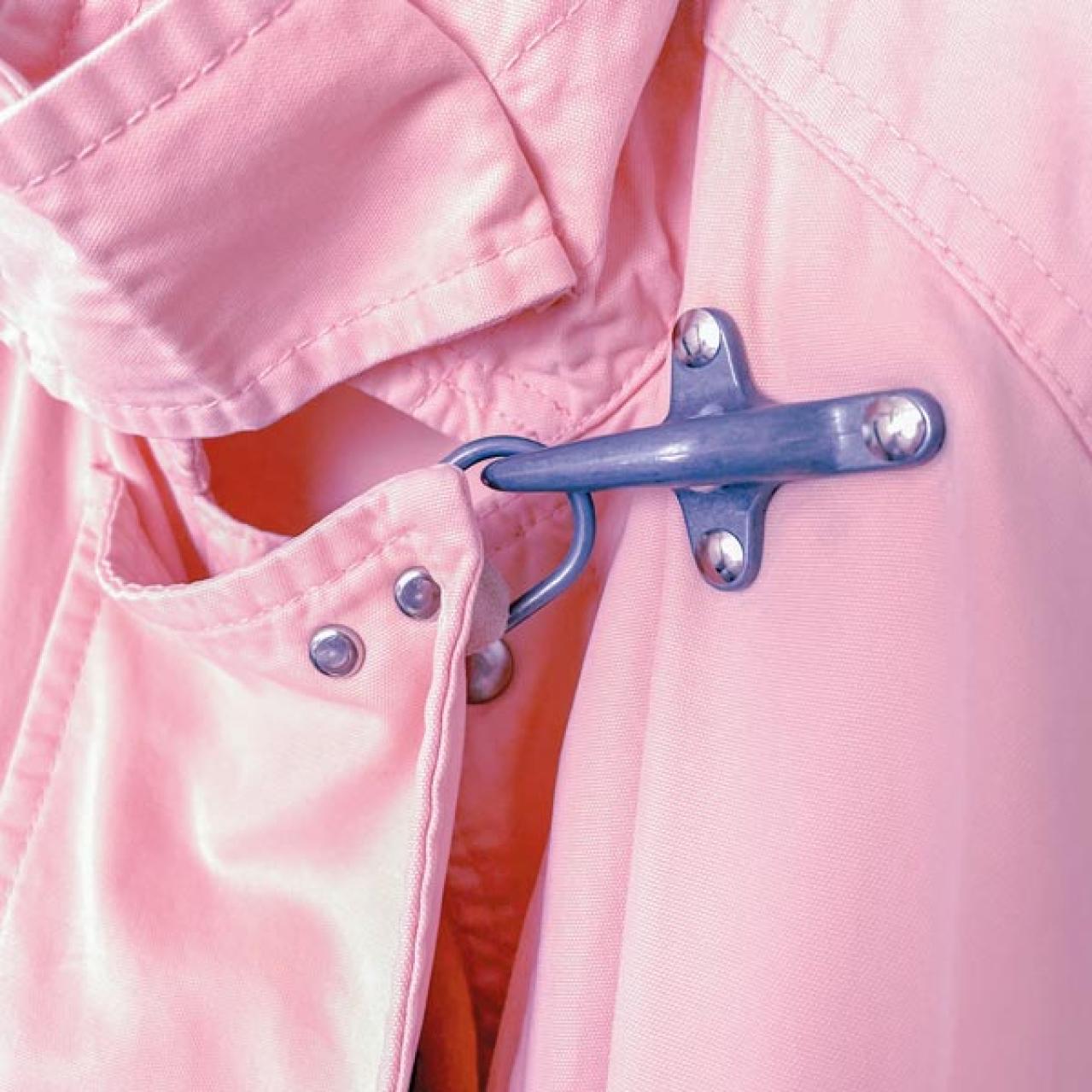 70歳から始めるおしゃれ！ピンクジャケットには“甘さ控えめ”ガッチリ金具が似合う【本田葉子さん流】（画像3）