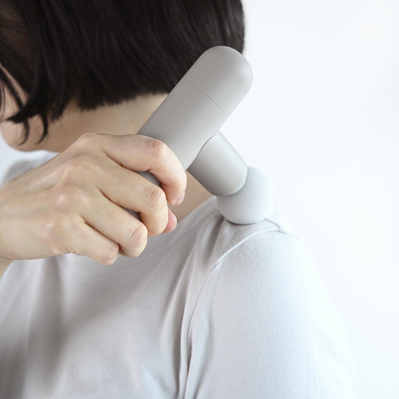 肩・腰・脚に楽々アプローチ　ビューティーケアガン／MiCOLA（画像2）