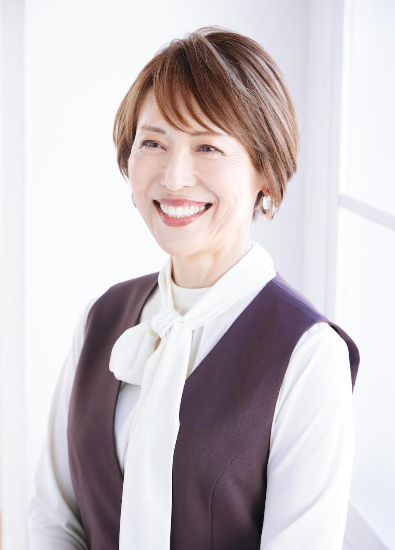 50代におすすめの【2026年最旬ショートヘア】2選。ハイライトで立体感をプラス！（画像3）