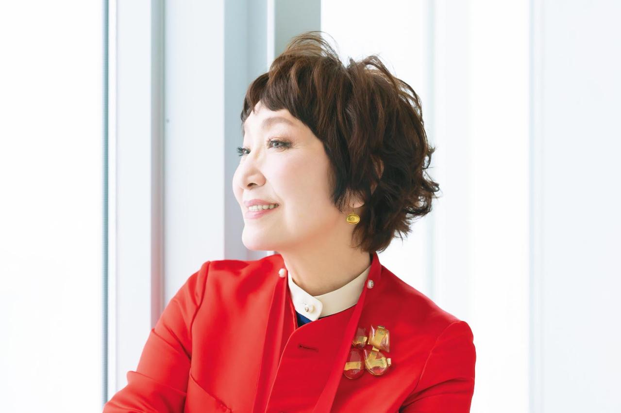 【森山良子さん】77歳でも若々しいヘアスタイルの秘密は、まさかのセルフカット!?