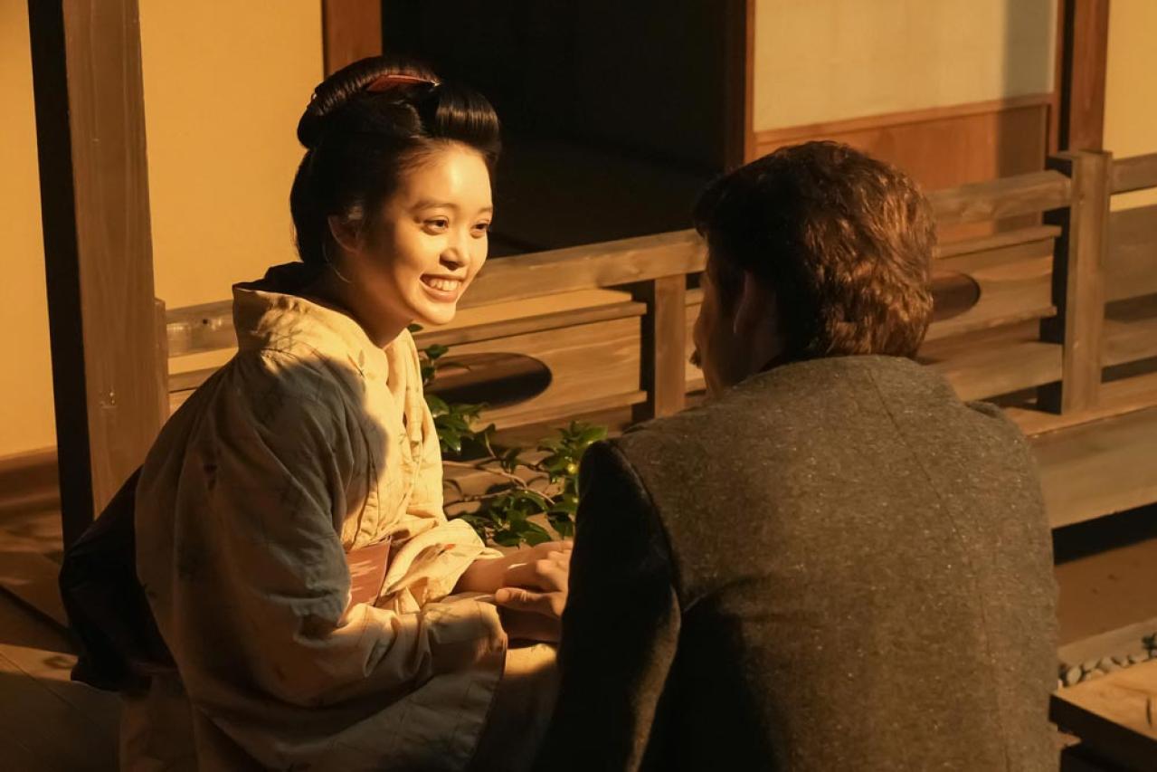 【ばけばけ】大告白を見届ける羽目に…錦織（吉沢亮）の“所在なさ”にクスッ。引きの映像が光る名シーン（画像3）