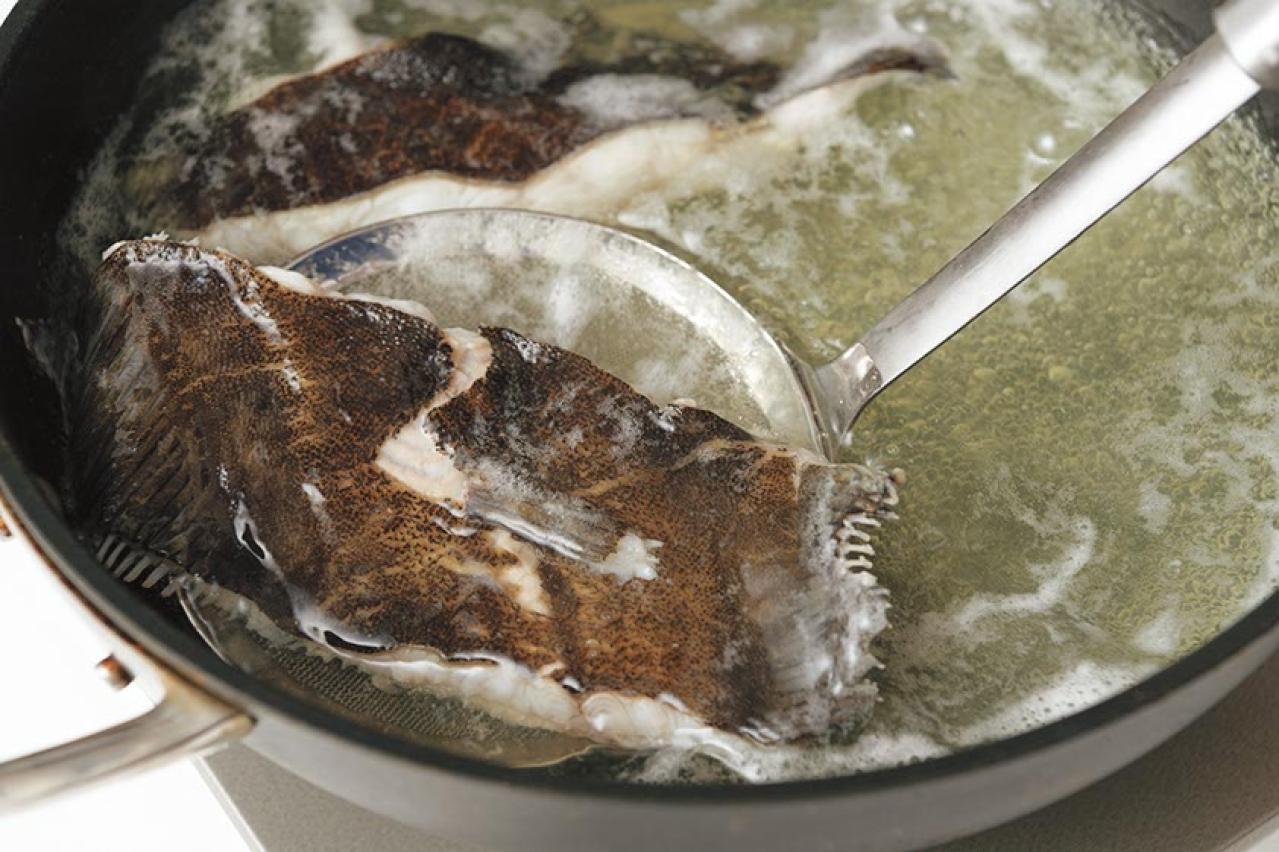 隠し味は“マーマレード”と“練乳”!?【三國シェフ】流・魚介の定番おかず2選「魚の煮つけ／えびマヨ」（画像3）